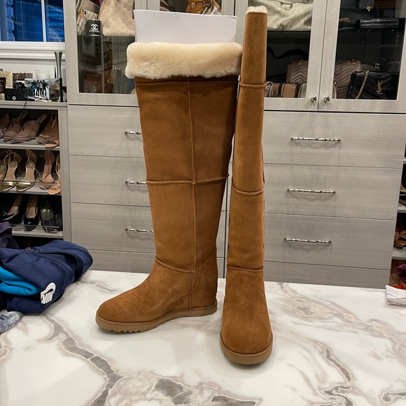 Brand new never worn size 9 Ugg wedge over the knee boot - Picture 2 of 5
